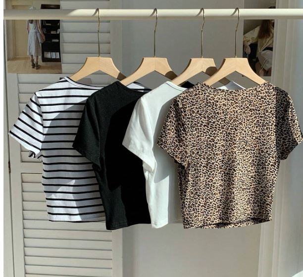Lot de 4 t-shirts à rayures unies et léopard