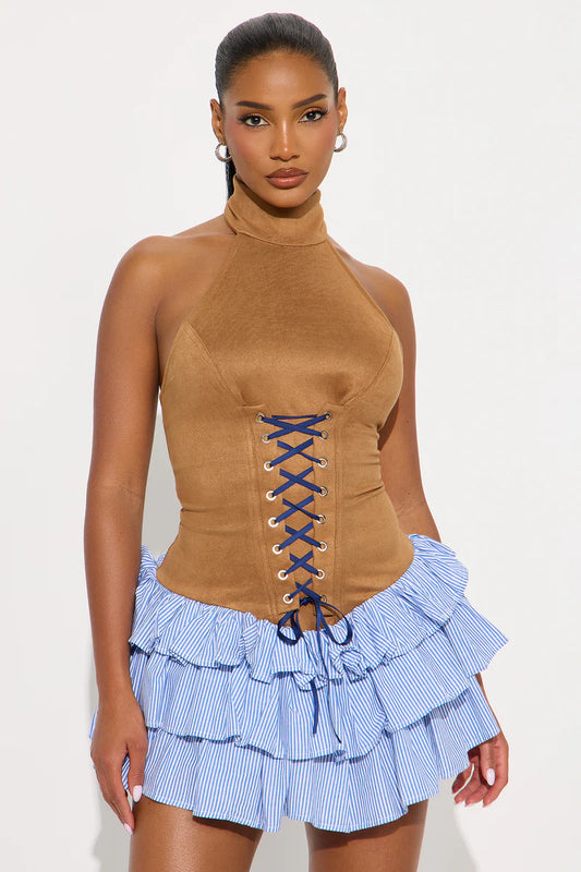 Robe mini en faux daim à volants