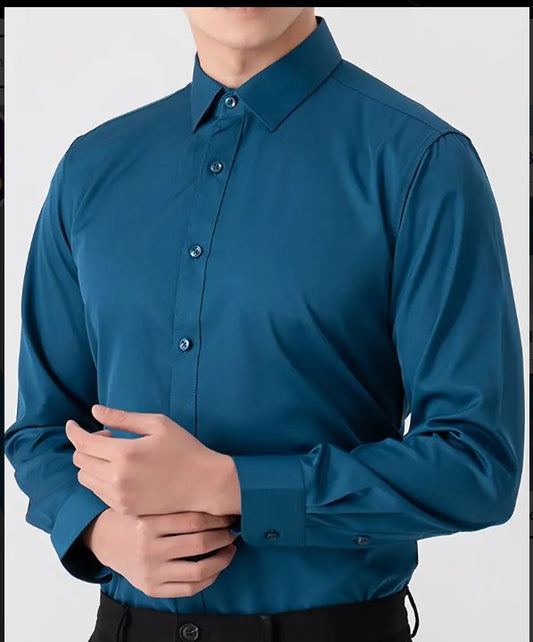 Lot de 2 chemises de travail en polyester uni  coupe classique, manches longues, col à revers, tissu légèrement extensible, avec boutons