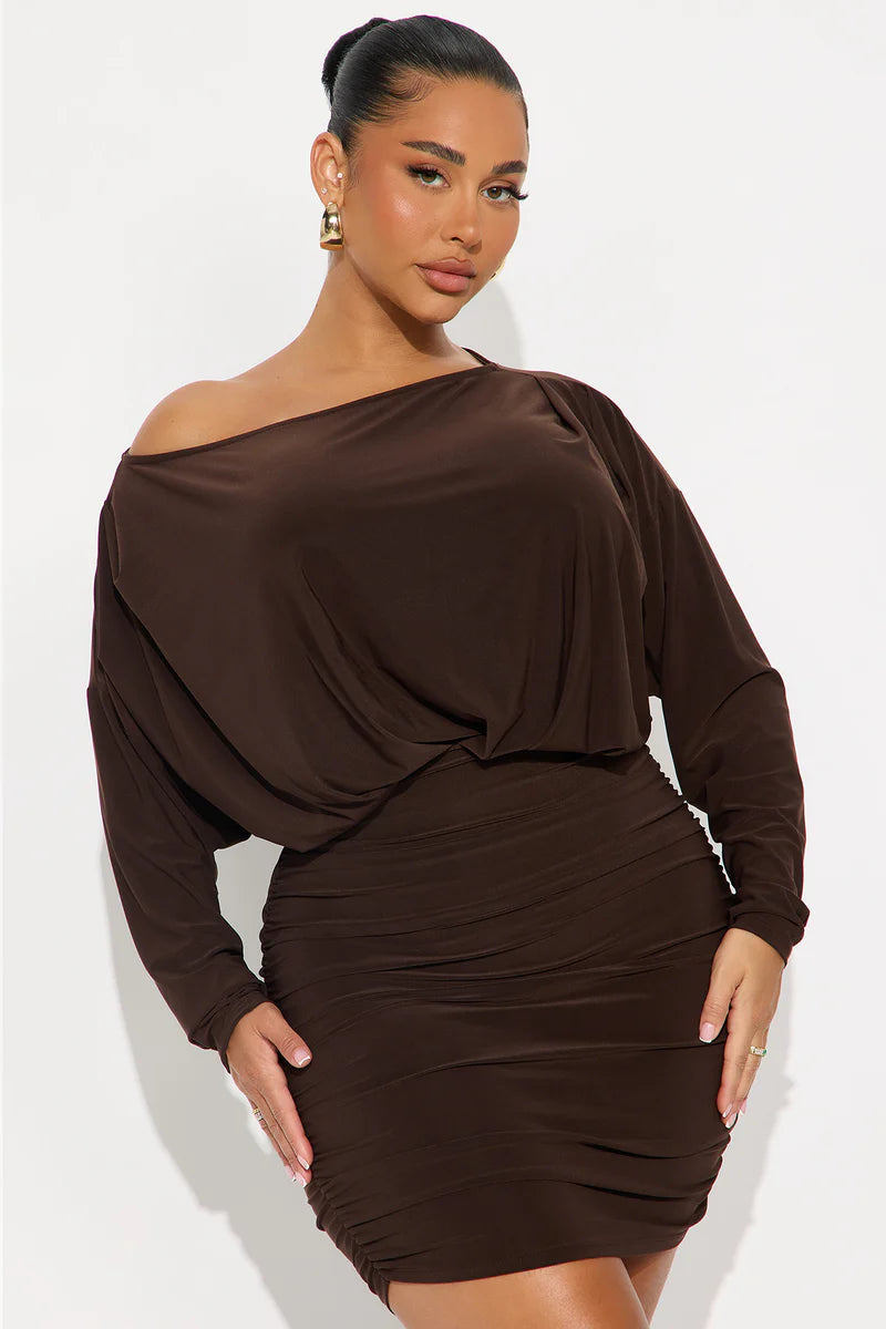 Mini-robe asymétrique froncée