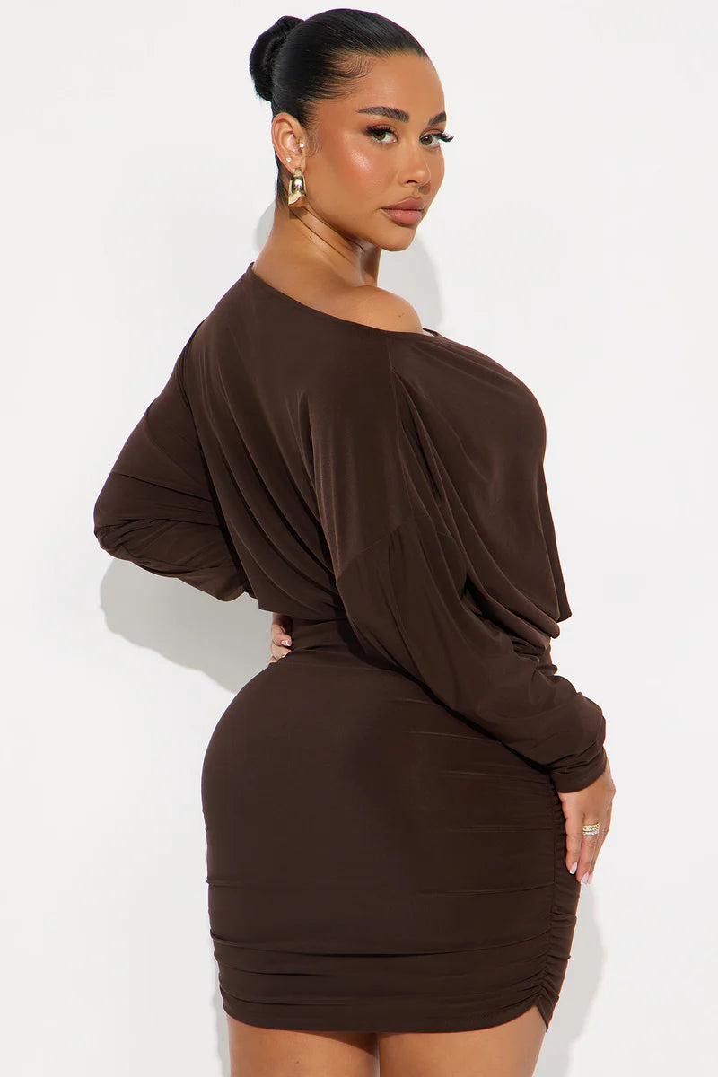 Mini-robe asymétrique froncée