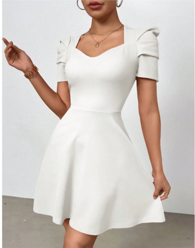 Robe romantique à manches courtes