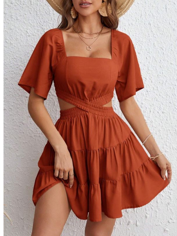 Robe décontractée   à col carré et ourlet à volants