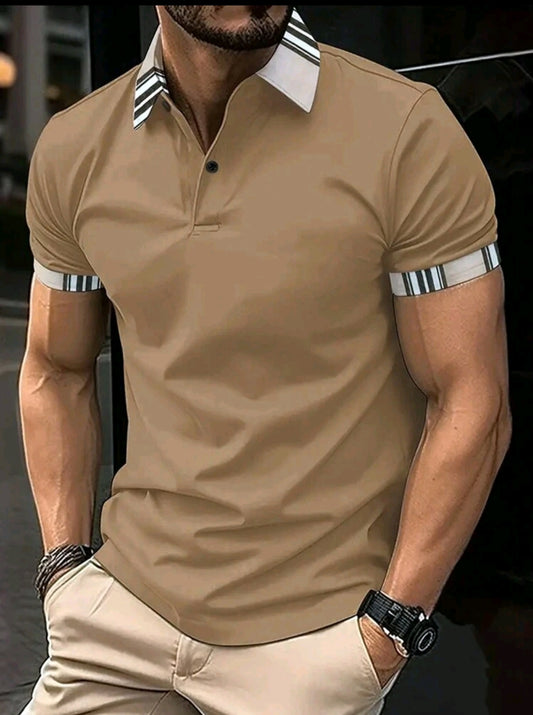 Chemise boutonnée à rayures et à manches courtes sur le devant
